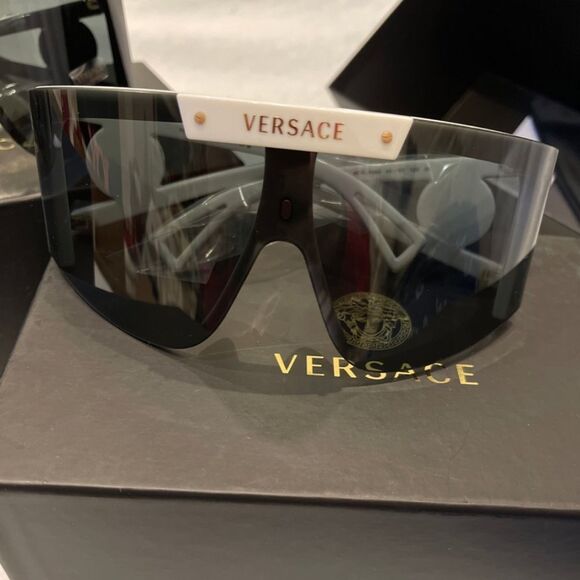 Versace Medusa sunglasses  - Picture 3 of 4